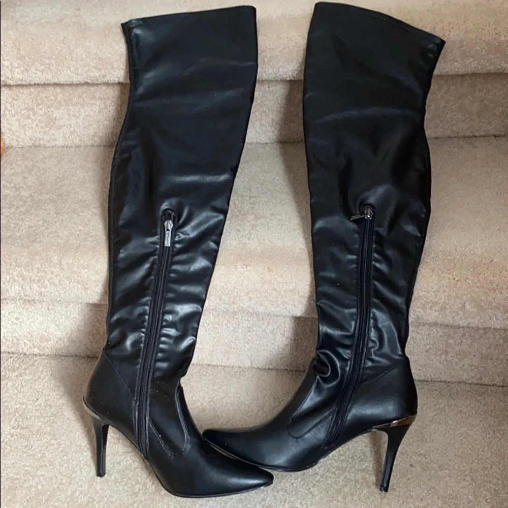 05:08   NINA Knee Boots